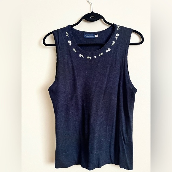 3 sweater vests in excellent condition! - Picture 9 of 12